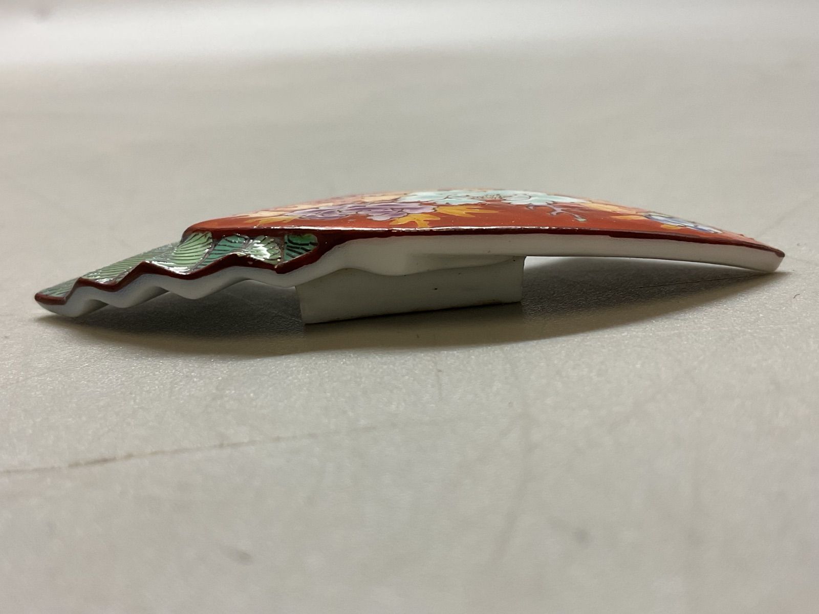 SN716 雄山作 帯留 扇 牡丹 陶器 陶芸 和装小物 有田焼 根付 - メルカリ