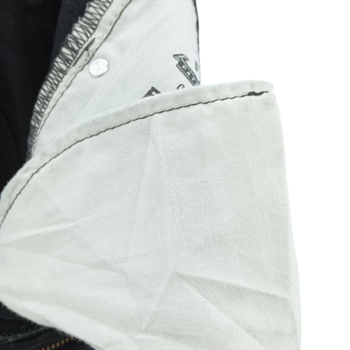 テーパードデニムパンツ