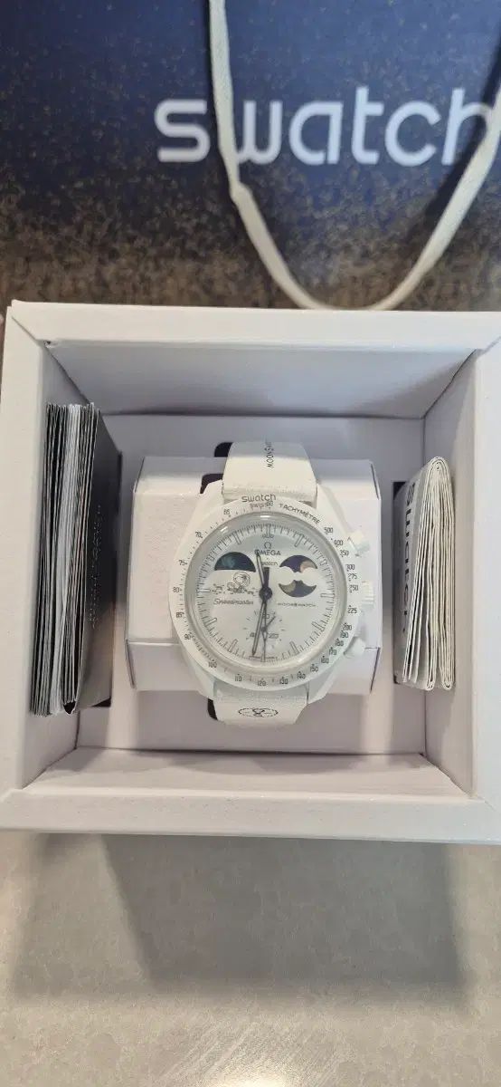 スウォッチ オメガ X SNOOPY ムーンスウォッチ ムーンフェイズ