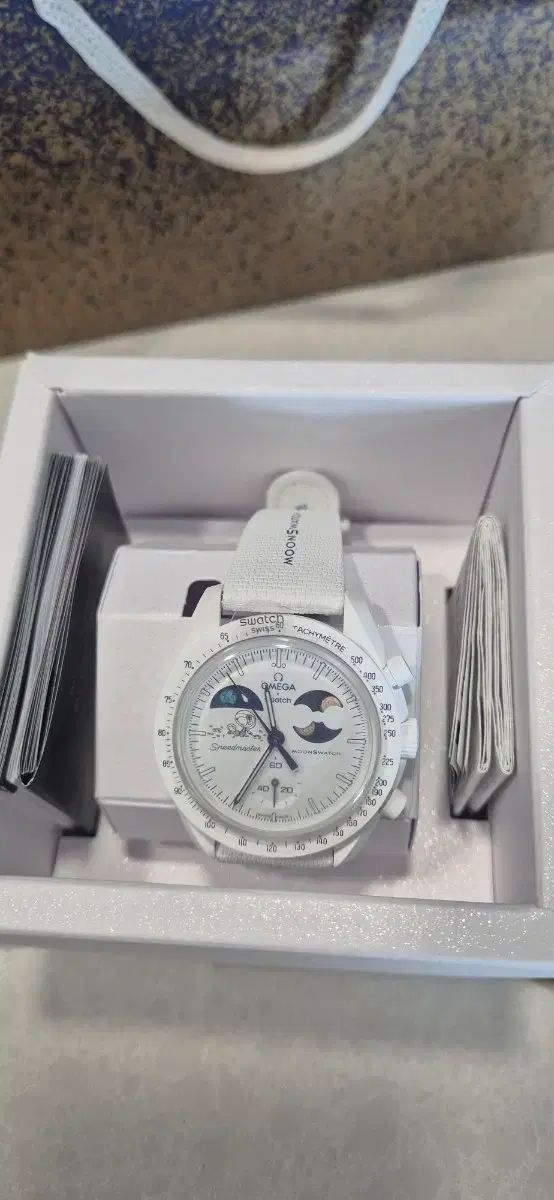 スウォッチ オメガ X SNOOPY ムーンスウォッチ ムーンフェイズ