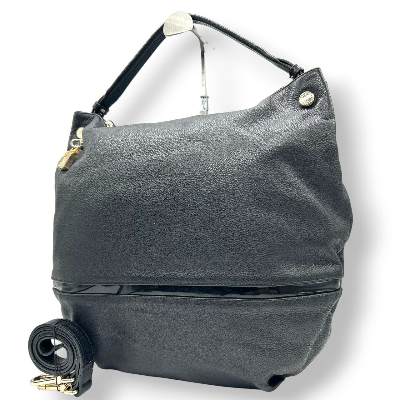 フルラ FURLA 2 WAY ショルダーバッグ ハンドバッグ 斜め掛け可 肩掛け レザー 本革 エナメル ブラック 黒 ゴールド金具 ロゴチャーム パドロック A 4収納可 大容量 通勤 通学 カジュアル エレガント レディース 鞄 カバン U