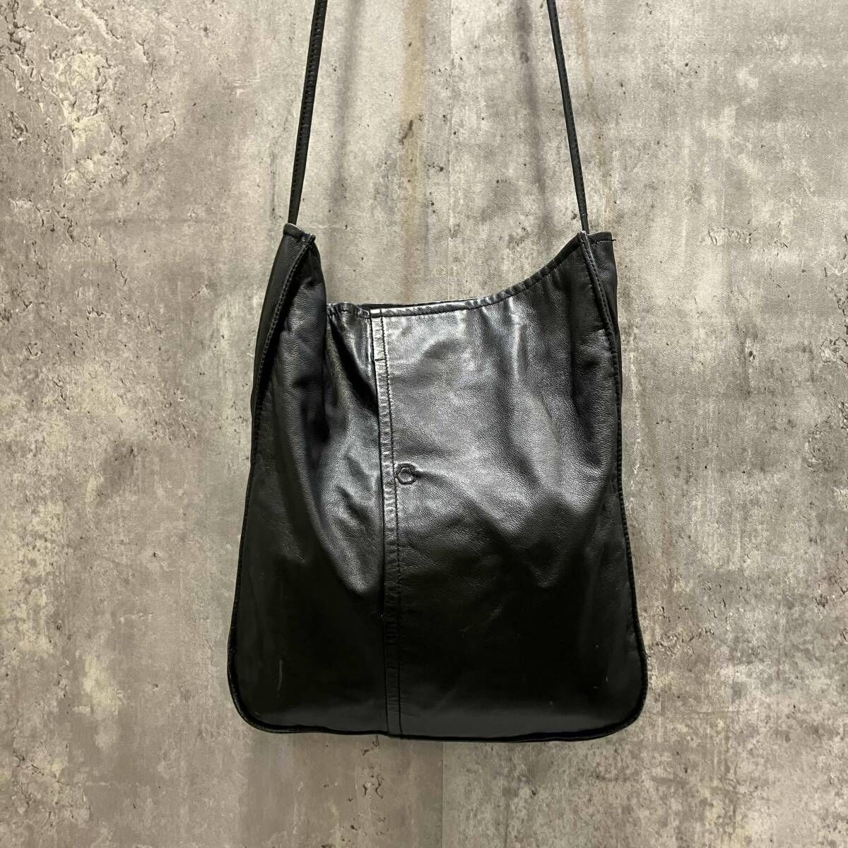 CCU ショルダーバッグ シープレザー ブラック シーシーユー - メルカリ