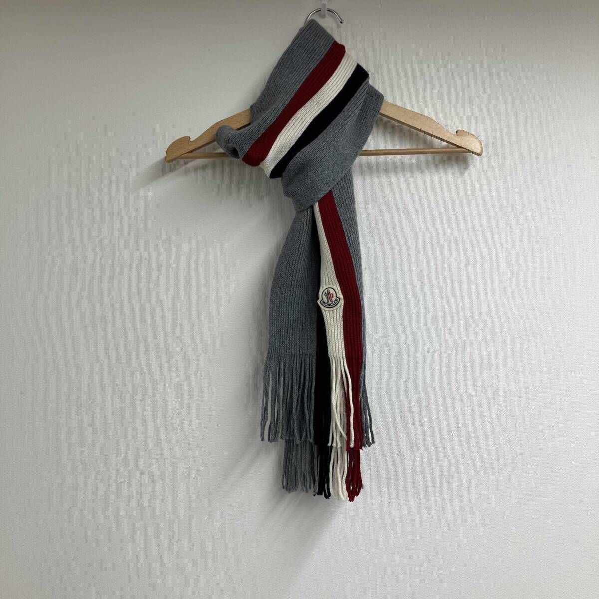 MONCLER／SCIARPA／ロゴワッペンマフラー／トリコロール - メルカリ