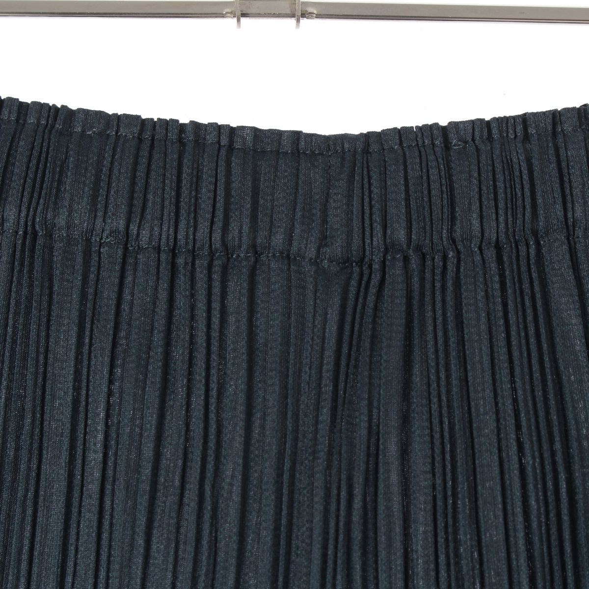 ダークグリーン