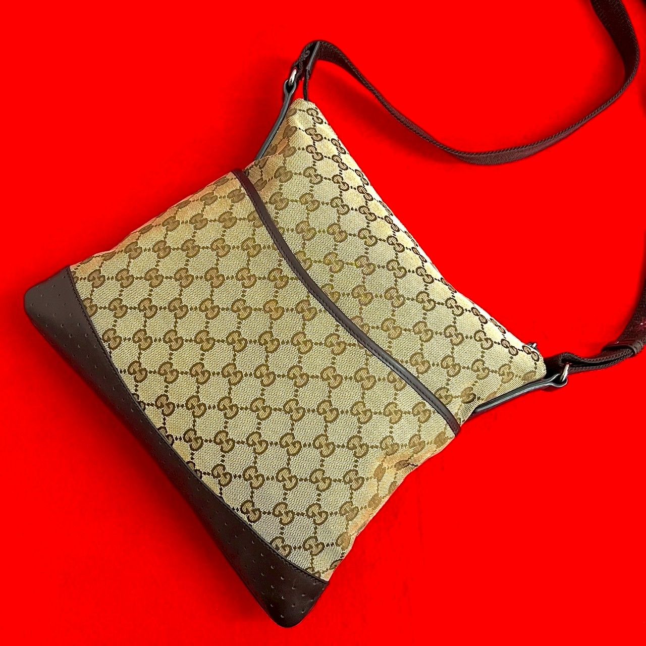 極 美品 GUCCI グッチ GG ロゴ キャンバス パンチング レザー 本革 ミニ ショルダーバッグ ポシェット サコッシュ ブラウン 21765 GUCCI - 極 美品 GUCCI グッチ GG ロゴ キャンバス パンチング レザー
