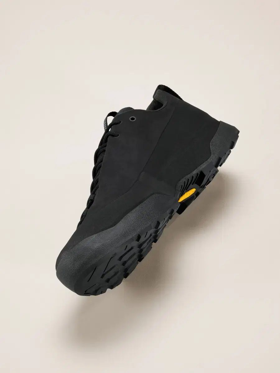  ARC TERYX アークテリクス コンシール ブラック 240 登山靴 トレッキングシューズ アウトドアシューズ