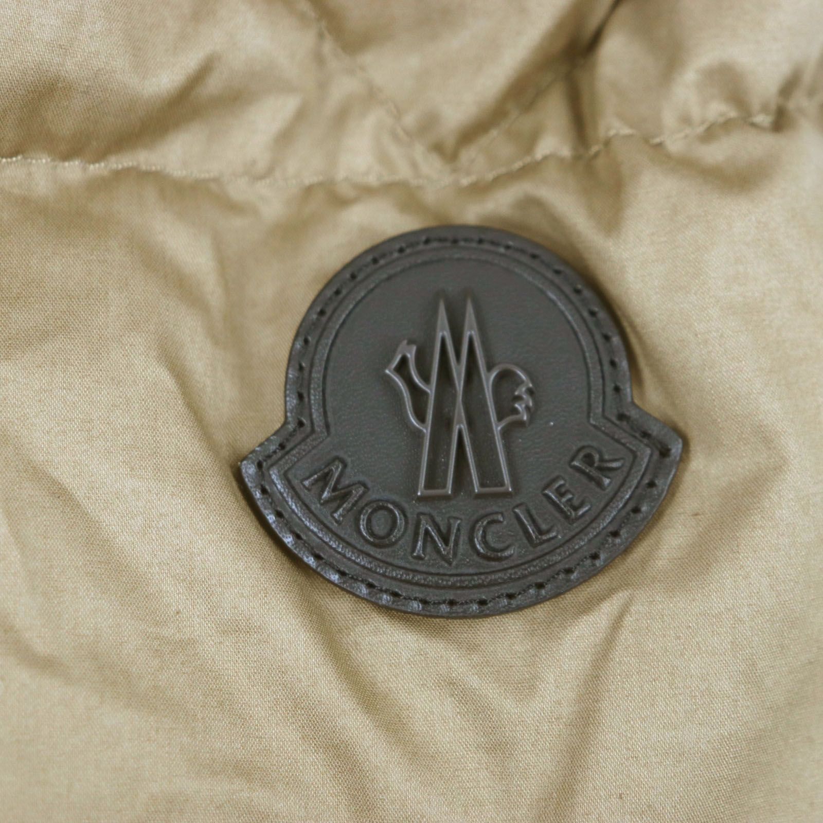 美品▼MONCLER モンクレール 20-21AW ROUBAUD フード・レザーワッペン付き WZIPUP ダウンコート 1 ハンガー・ガーメント付 正規品 メンズ 美品▽MONCLER モンクレール 20-21AW ROUBAUD フード・レザーワッペン