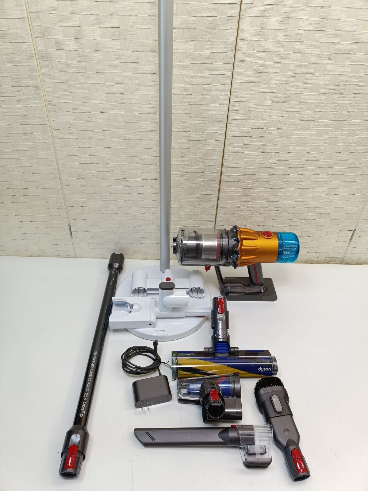 ダイソン Dyson 水拭き 掃除機 コードレスクリーナー SV 46