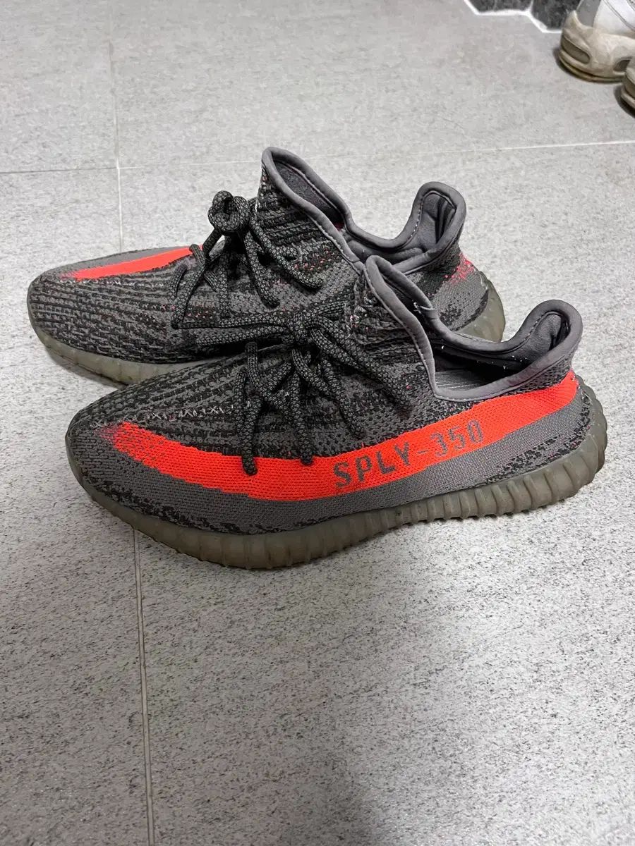 アディダス イージーブースト 350 V 2 ベルーガ 280