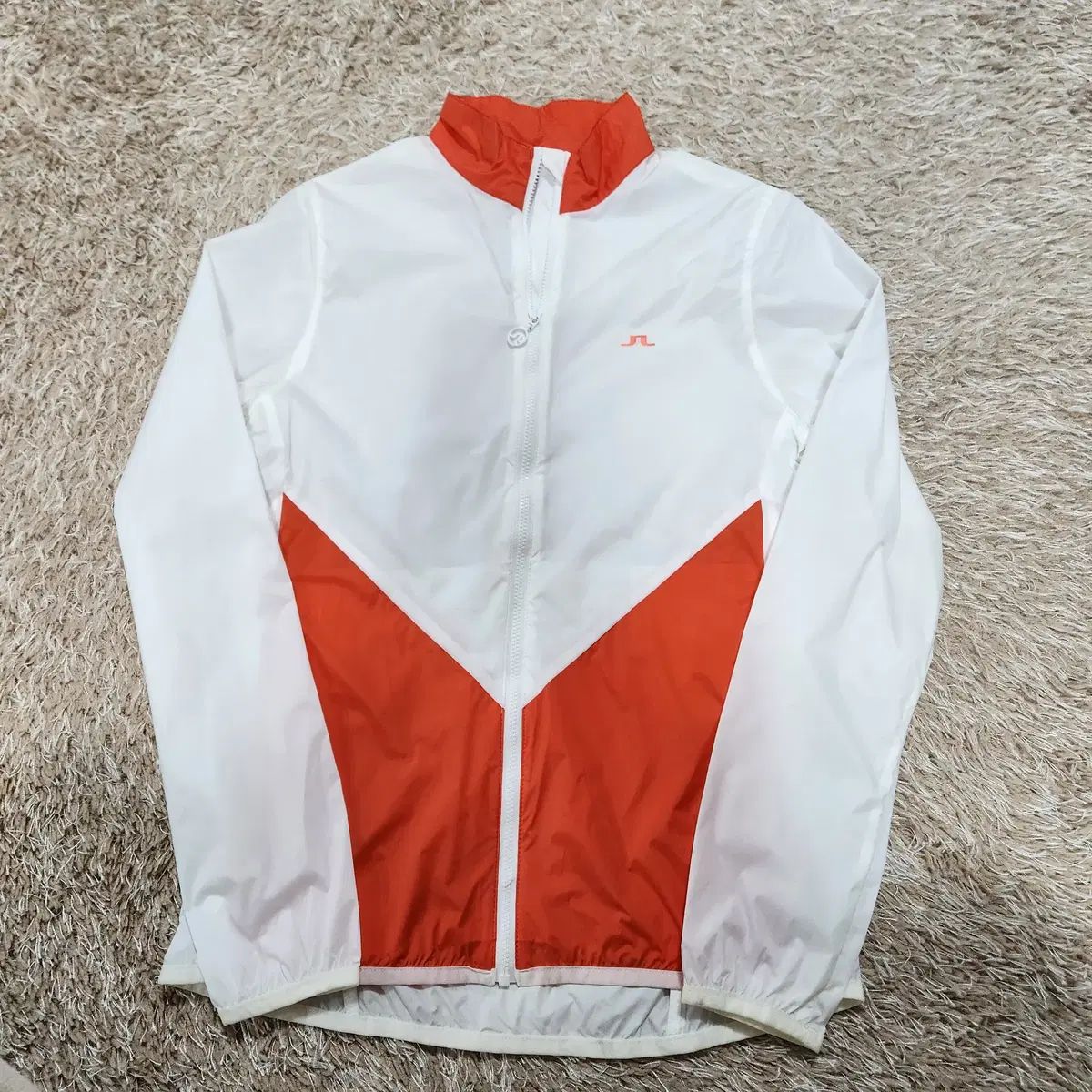 新品 J.LINDEBERG Sperilda ゴルフウエアウィンドブレーカー J.LINDEBERG(J.リンドバーグ) 正規品 ゴルフ ウィンドブレーカー