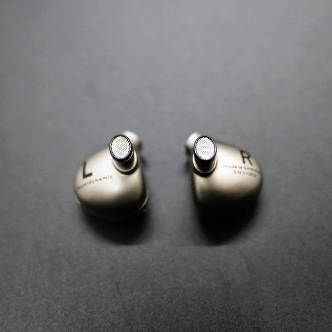 極上の音響】DIY XELENTO 第2世代 標準MMCX 高級合金ハウジング - メルカリ