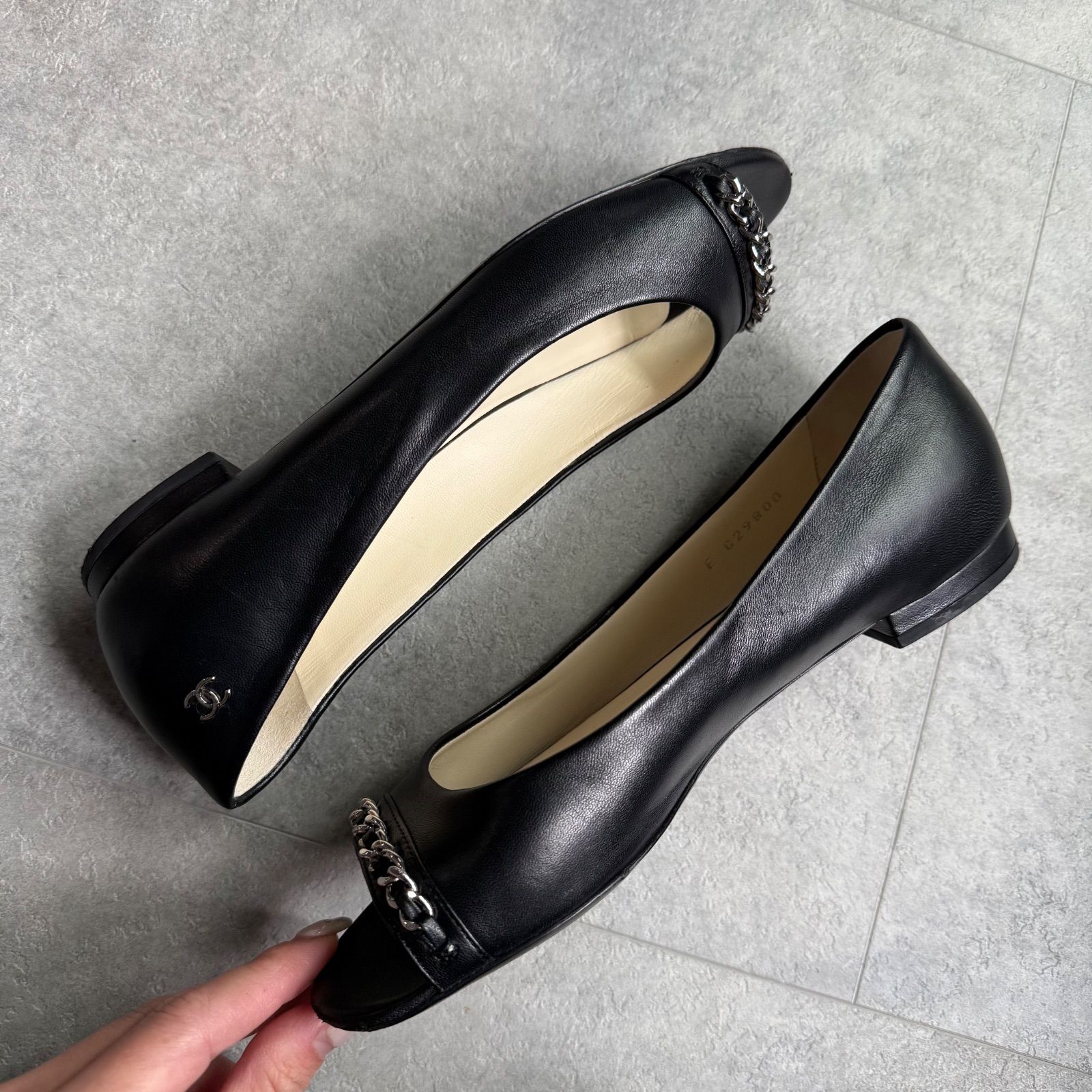美品 CHANEL チェーン ココマーク パンプス レザー フラットシューズ
