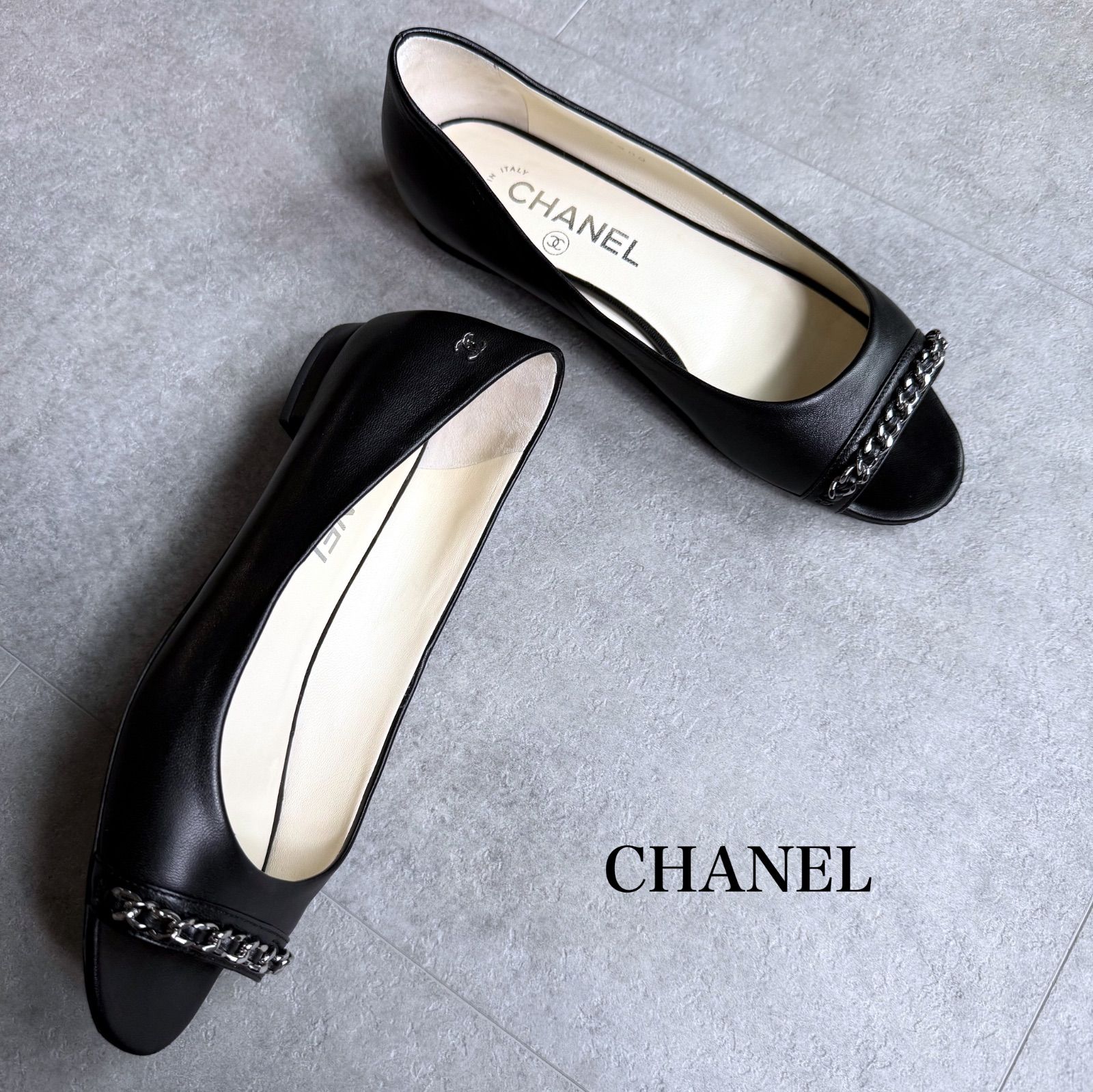 CHANEL チェーン ココマーク パンプス レザー フラットシューズ ブラック シルバー 黒 オープントゥー レディース 36 C 23 cm