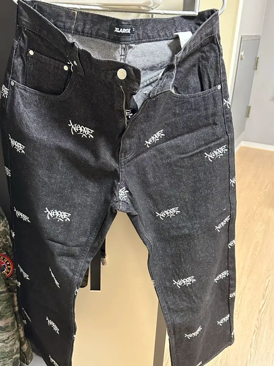 X-large ロゴ ブラックデニム