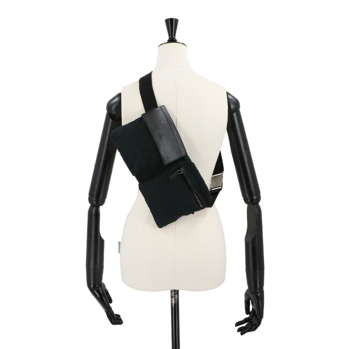 t61【美品】グッチ　GGキャンバス レザー　ブラックウエストポーチショルダー. t61美品グッチ グッチ GGキャンバス ウエストバッグ ショルダーバッグ