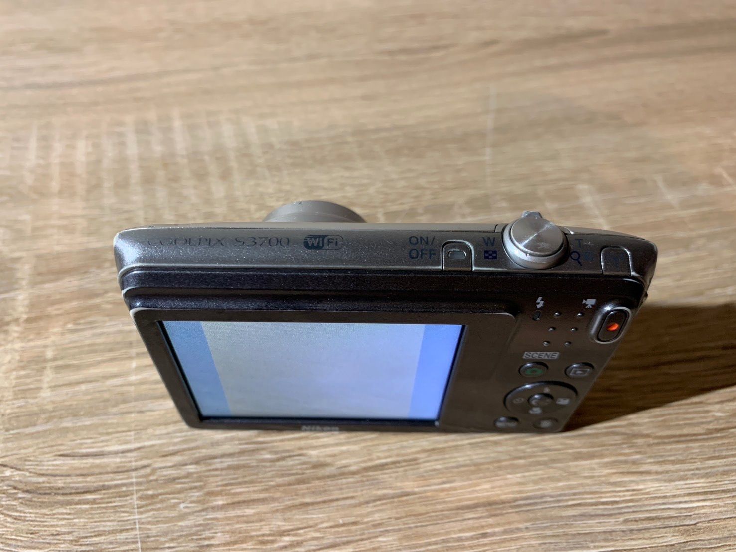 7689 Nikon ニコン COOLPIX S3700 シルバー デジカメ ジャンク品