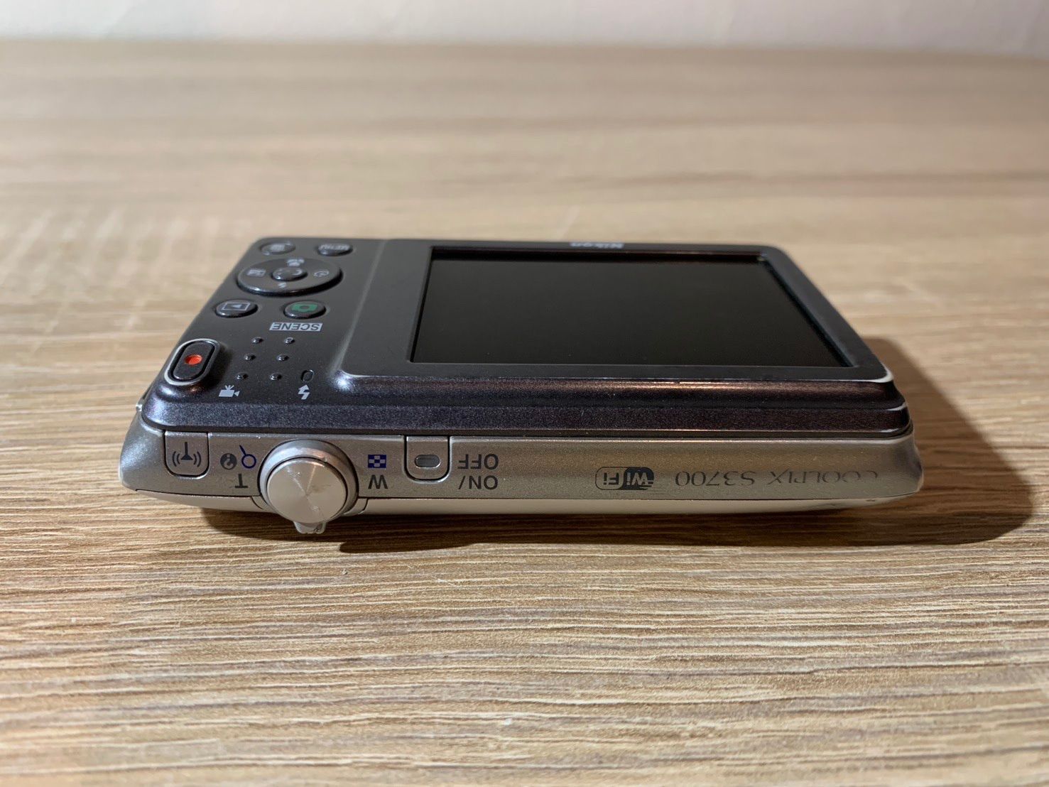 7689 Nikon ニコン COOLPIX S3700 シルバー デジカメ ジャンク品