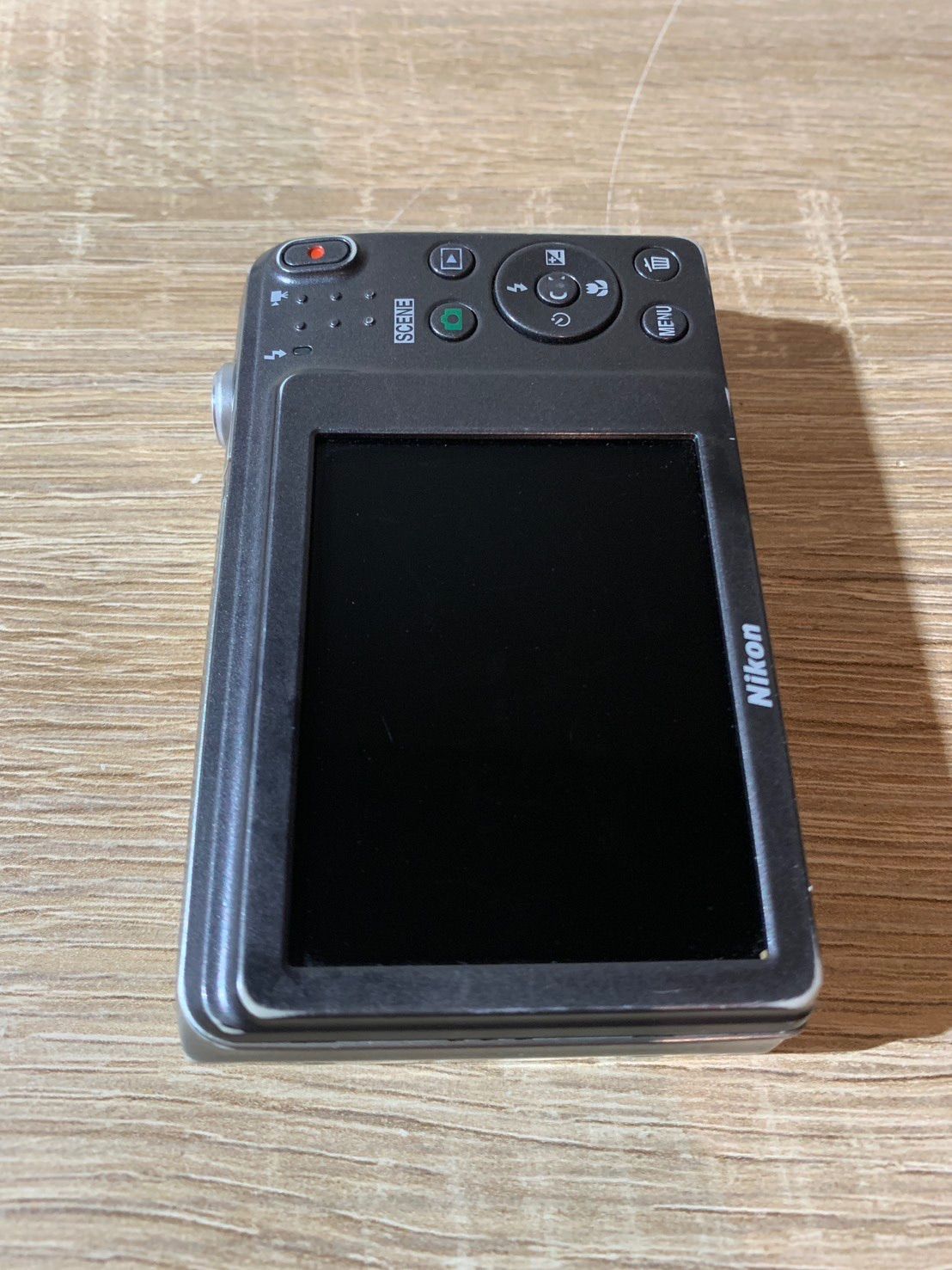 7689 Nikon ニコン COOLPIX S3700 シルバー デジカメ ジャンク品