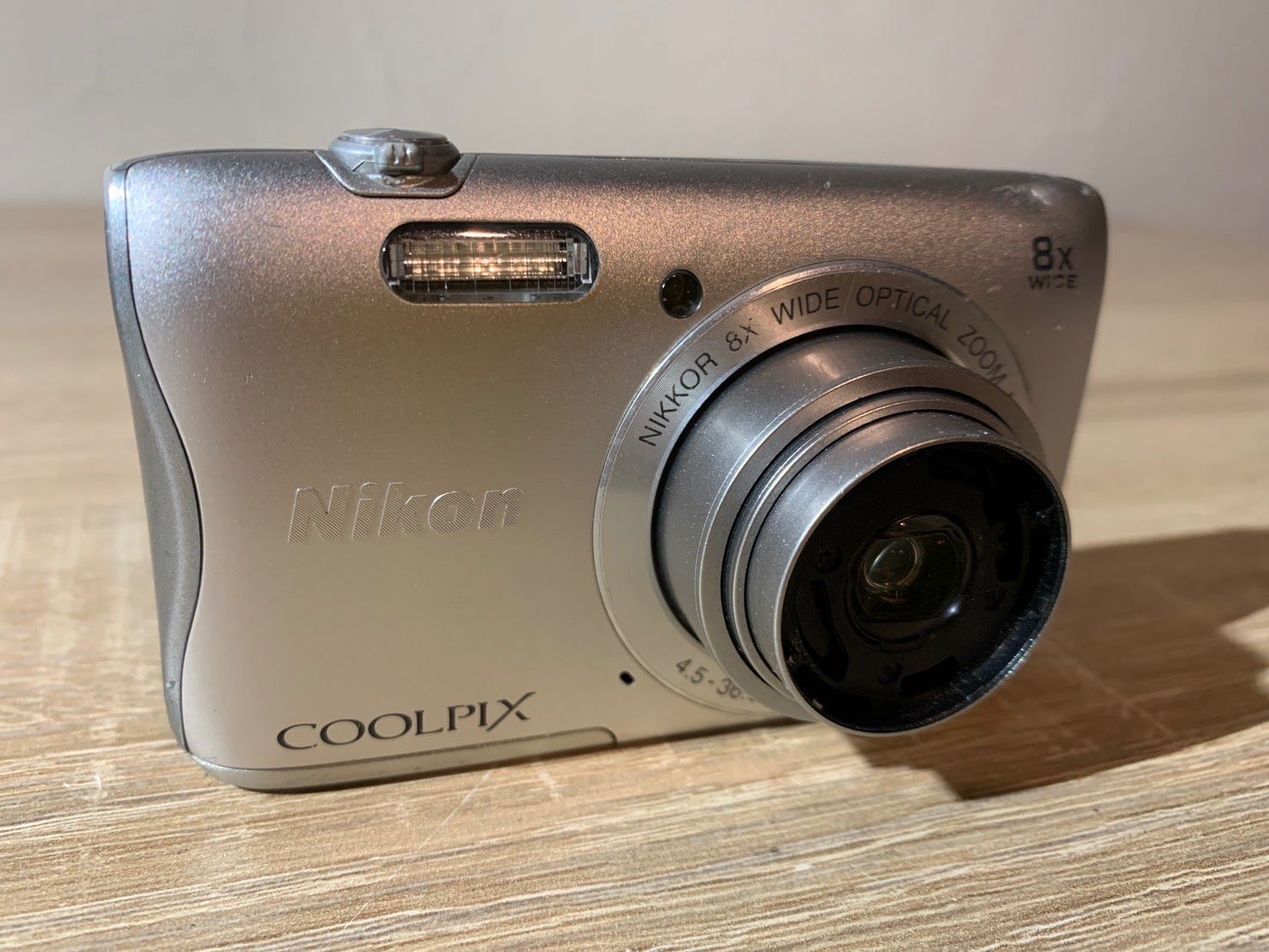 7689 Nikon ニコン COOLPIX S3700 シルバー デジカメ ジャンク品