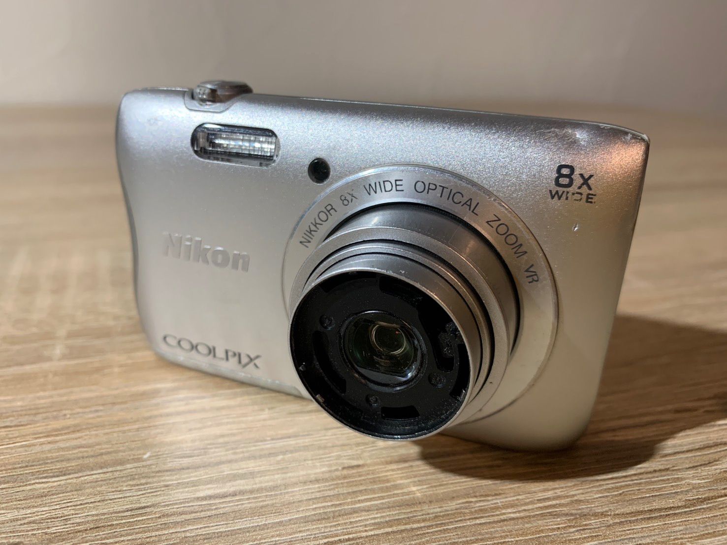 7689 Nikon ニコン COOLPIX S3700 シルバー デジカメ ジャンク品