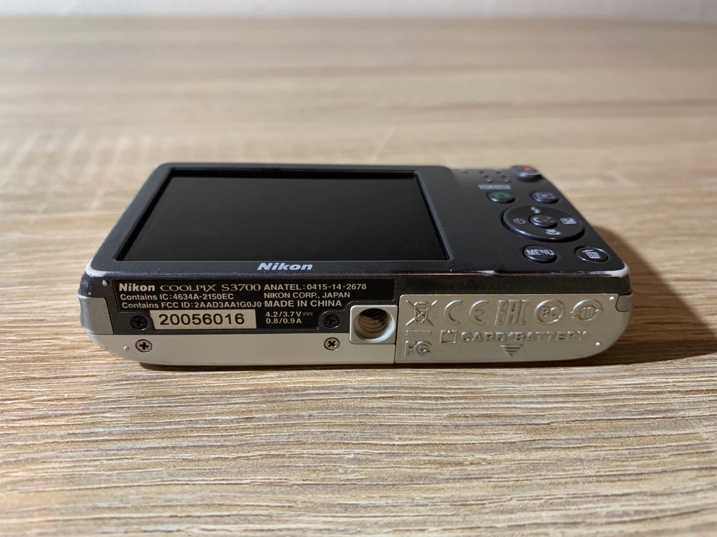 7689 Nikon ニコン COOLPIX S3700 シルバー デジカメ ジャンク品