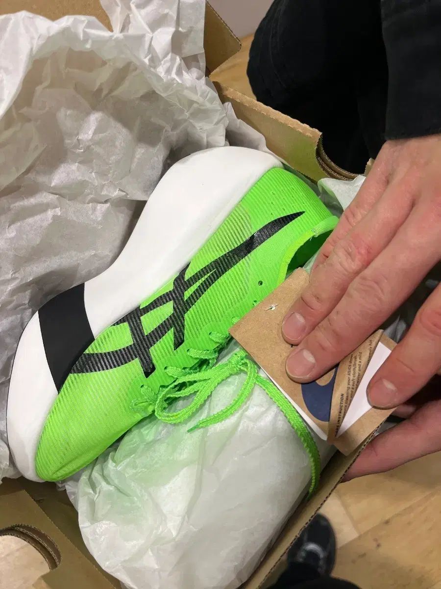 アシックス メタ スピード レイ エキデン 300 サイズ