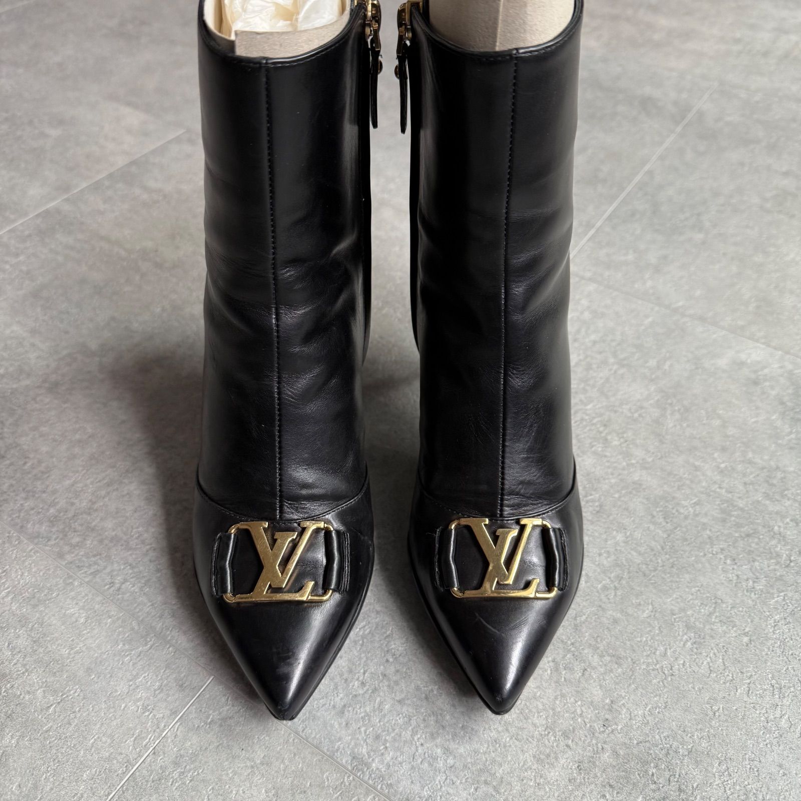 LOUIS VUITTON ルイヴィトン LVロゴ レザー ブーツ ポインテッドトゥ
