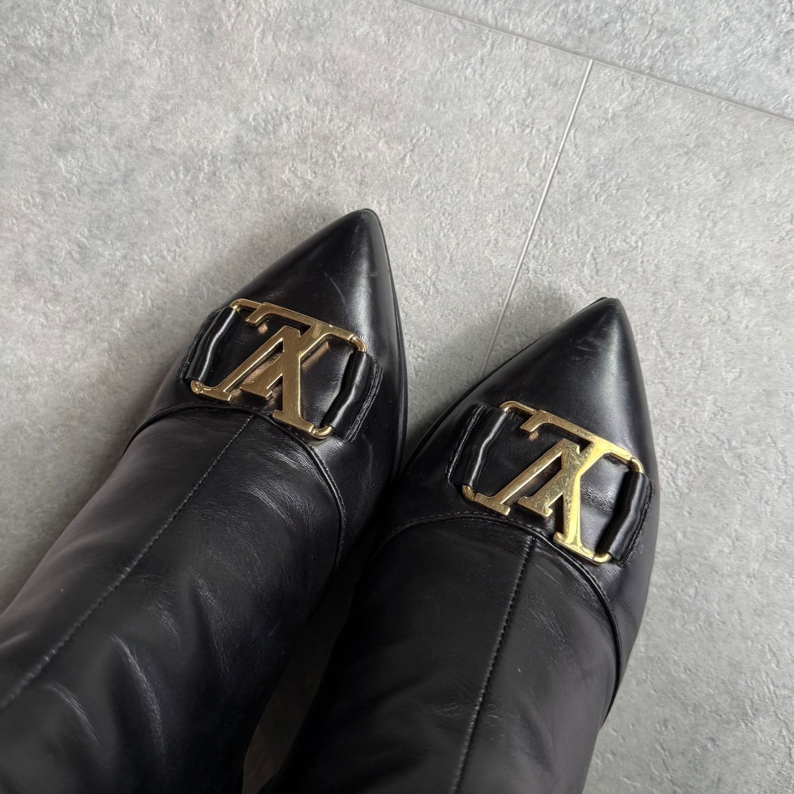 LOUIS VUITTON ルイヴィトン LVロゴ レザー ブーツ ポインテッドトゥ