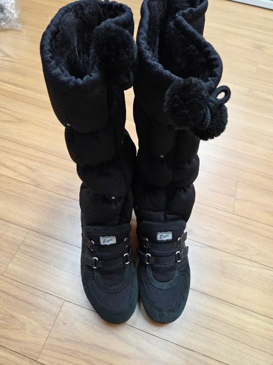 オニツカタイガー ダウン ブーツです- モデル名: THN361- サイズ: 23