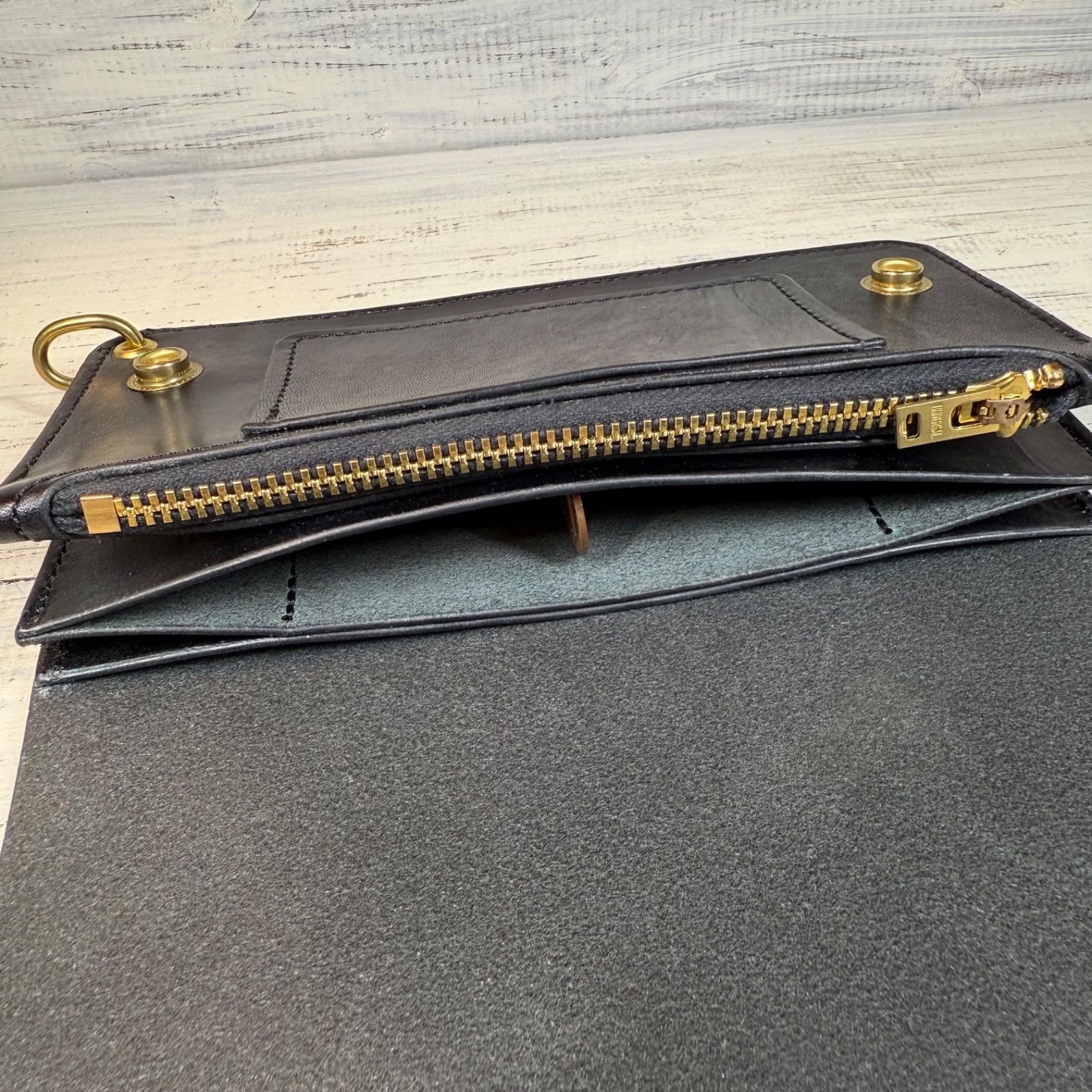 トラッカーウォレット ロング 3層】 ブラック ゴールド universal