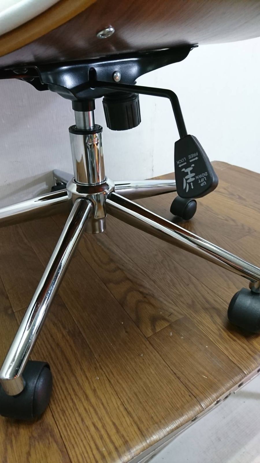  送料無料A58296 KNOX ノックス ノースチェア 白 オフィスチェア 座り心地良い オフィスチェア ワークチェア 椅子 チェア