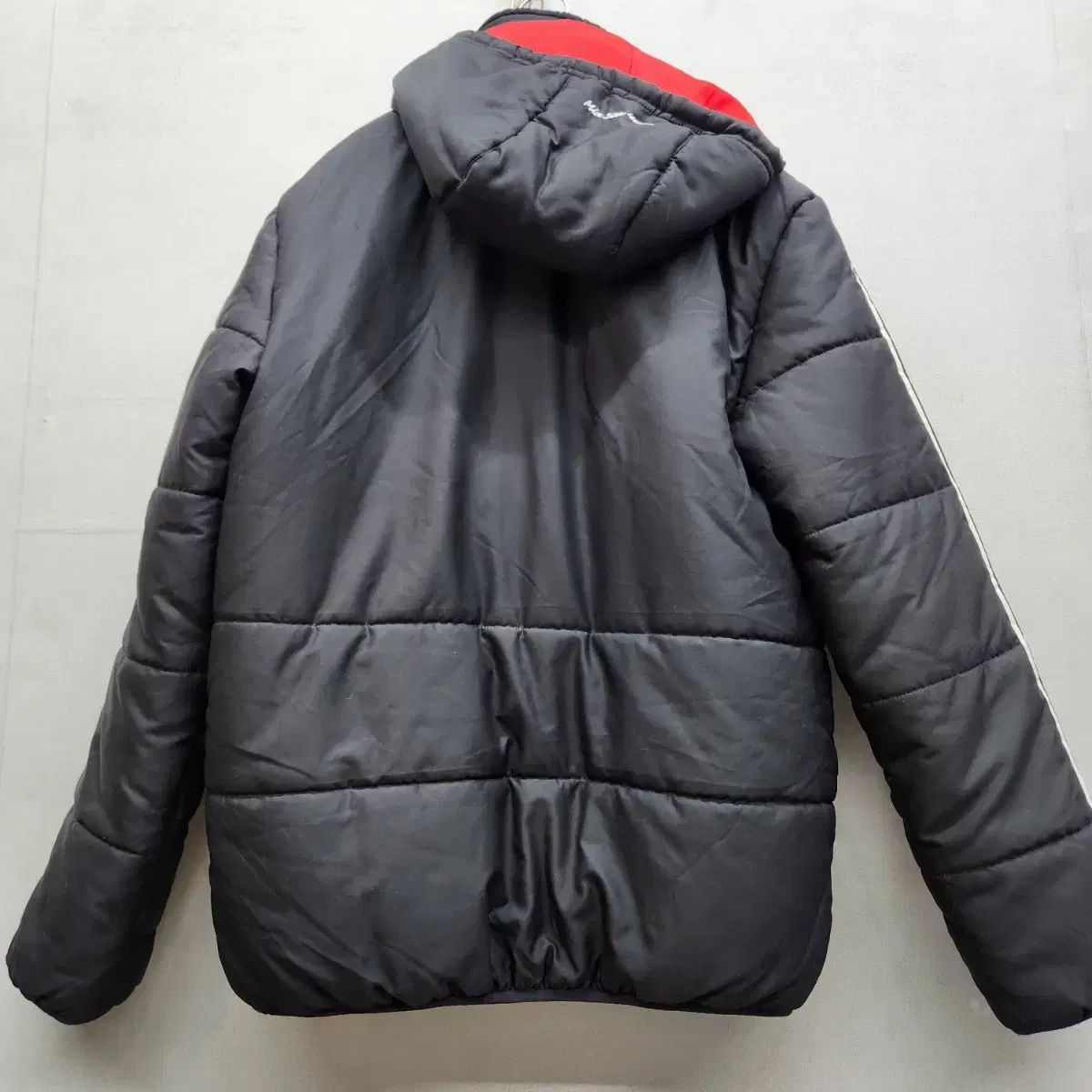 アディダス FCバイエルン・ミュンヘン ロゴ フード ダウン 95(L) ユニ