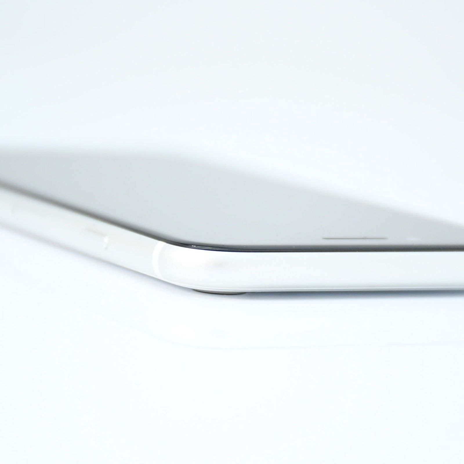  docomo SIMフリー iPhone SE 第２世代 64 GB ホワイト スマートフォン本体 スマートフォン 携帯電話