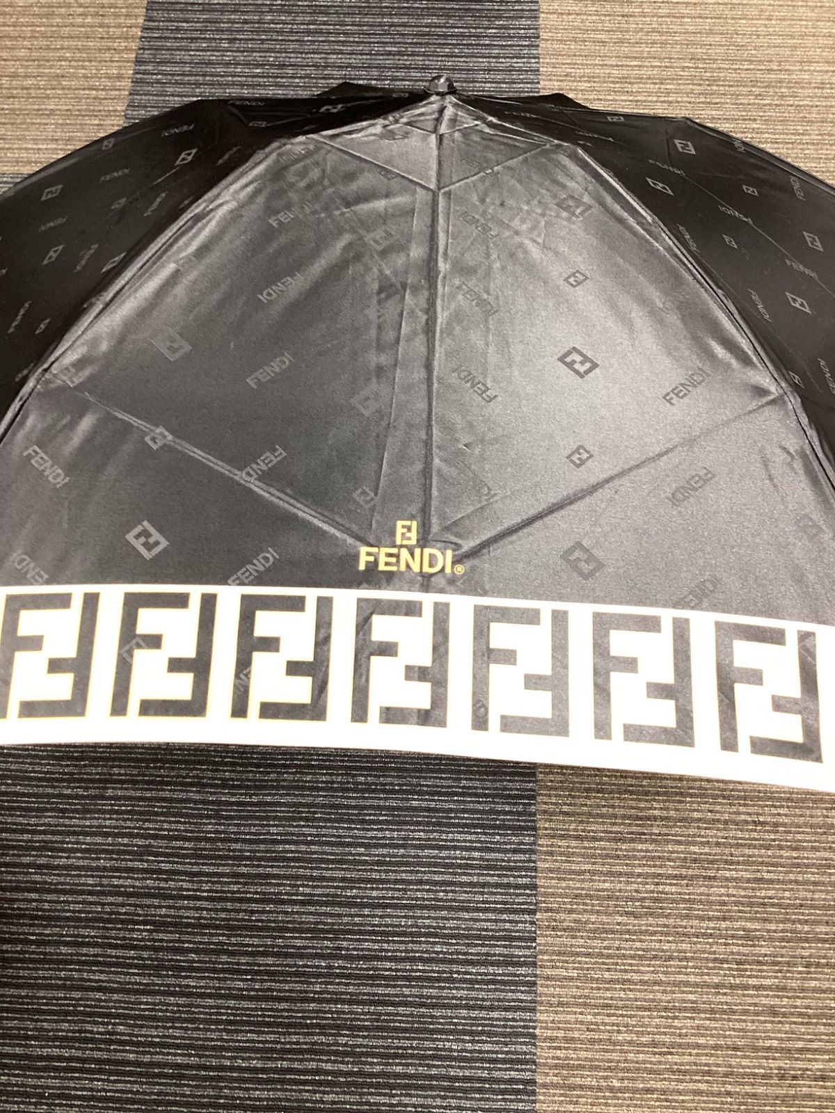 FENDI /フェンディ ロゴ ズッカ柄 折りたたみ傘 美品 - メルカリ