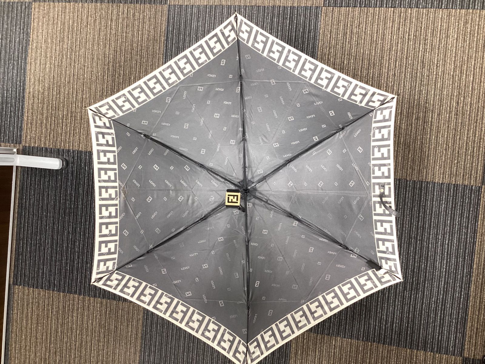 FENDI /フェンディ ロゴ ズッカ柄 折りたたみ傘 美品 - メルカリ