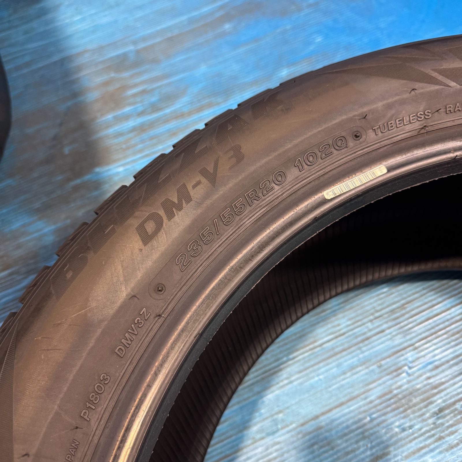 値下げ】ブリヂストン BLIZZAK DM-V3 235/55R20 2021年製 中古 残溝9mm 