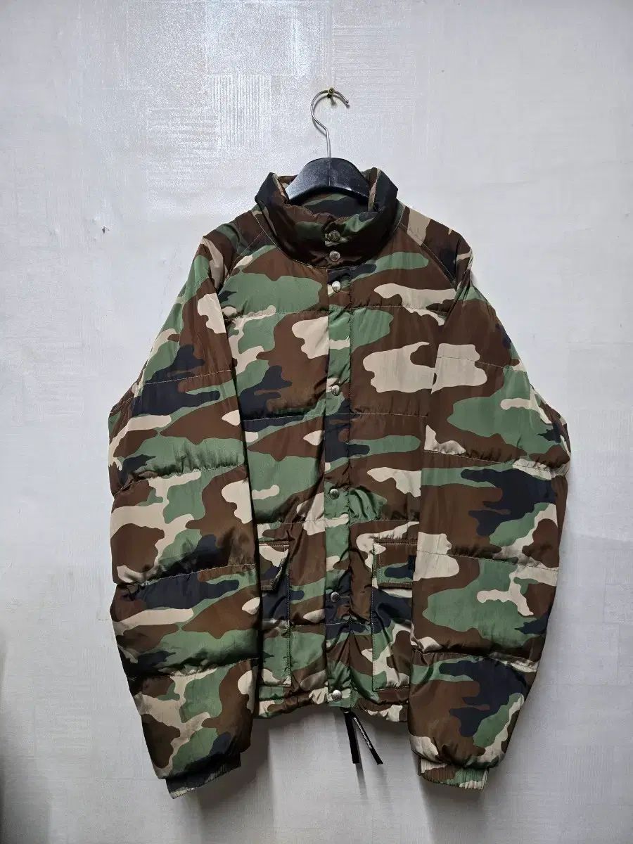 ディスイズネバーザット カモフラ パータン ウェルロン ダウン L