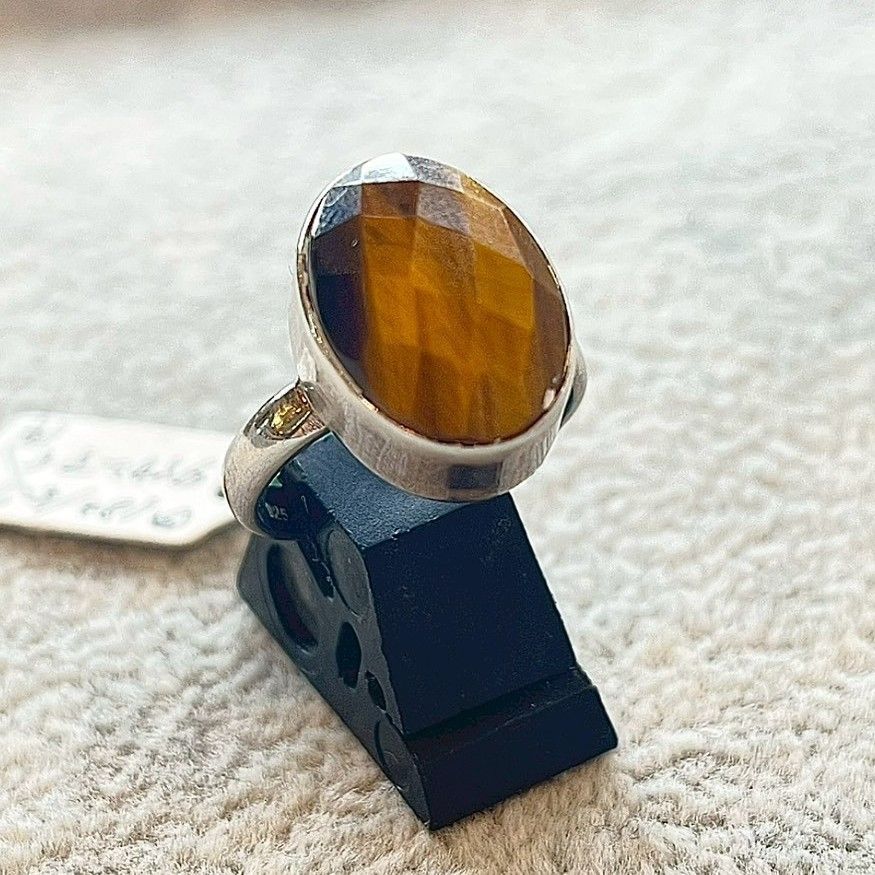 タイガーアイ シルバーリング 925 天然石 多面ファセットカット ハンドメイド 大人 一点物リング 指輪 シルバー925 落ち着き 上品 きらめき 立体感 奥行き 職人 手仕事 光 ボリューム 美しい 上質 安心感 知性 品格 自然 記念 贈り物 レディース