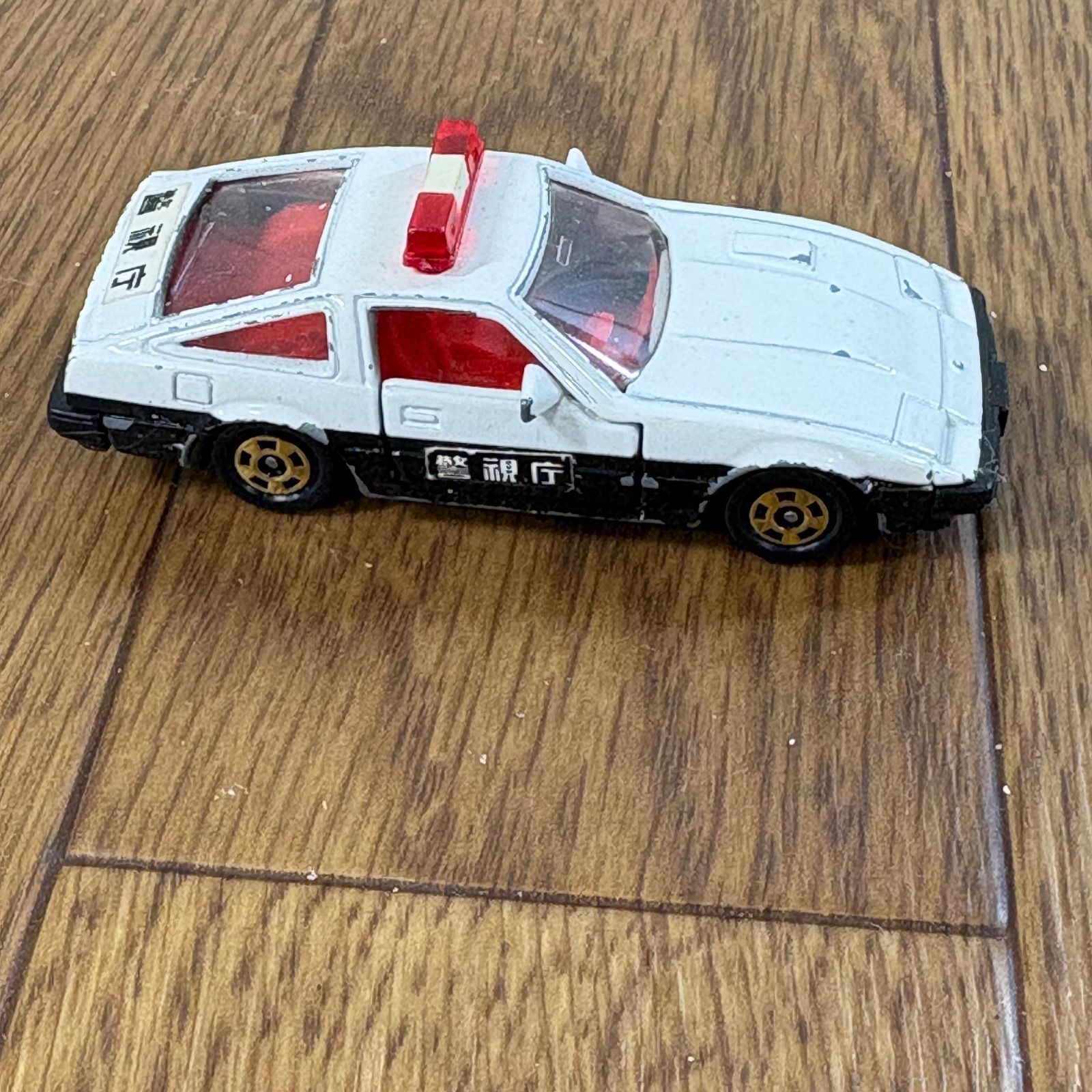 ミニカー警視庁 トミカサウンドダンディ日産キャラバンパトロールカー