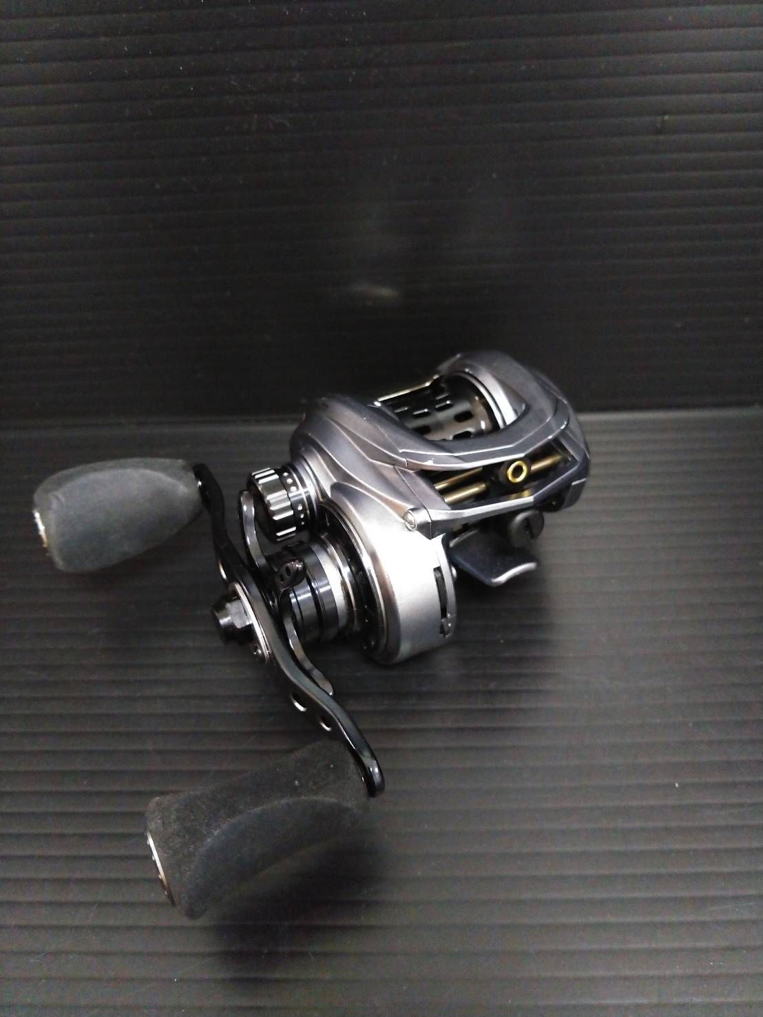 ＡＢＵ アブ ＲＥＶＯ レボ ＬＴ７ 右巻 ライト RIGHT バス ベイト リール 02