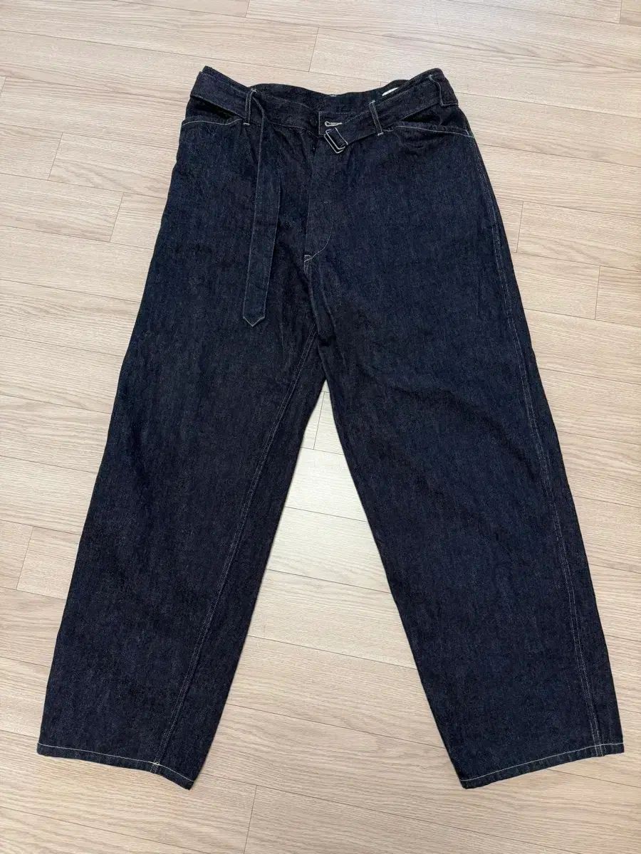 コモリ ベルト付き デニム Indigo