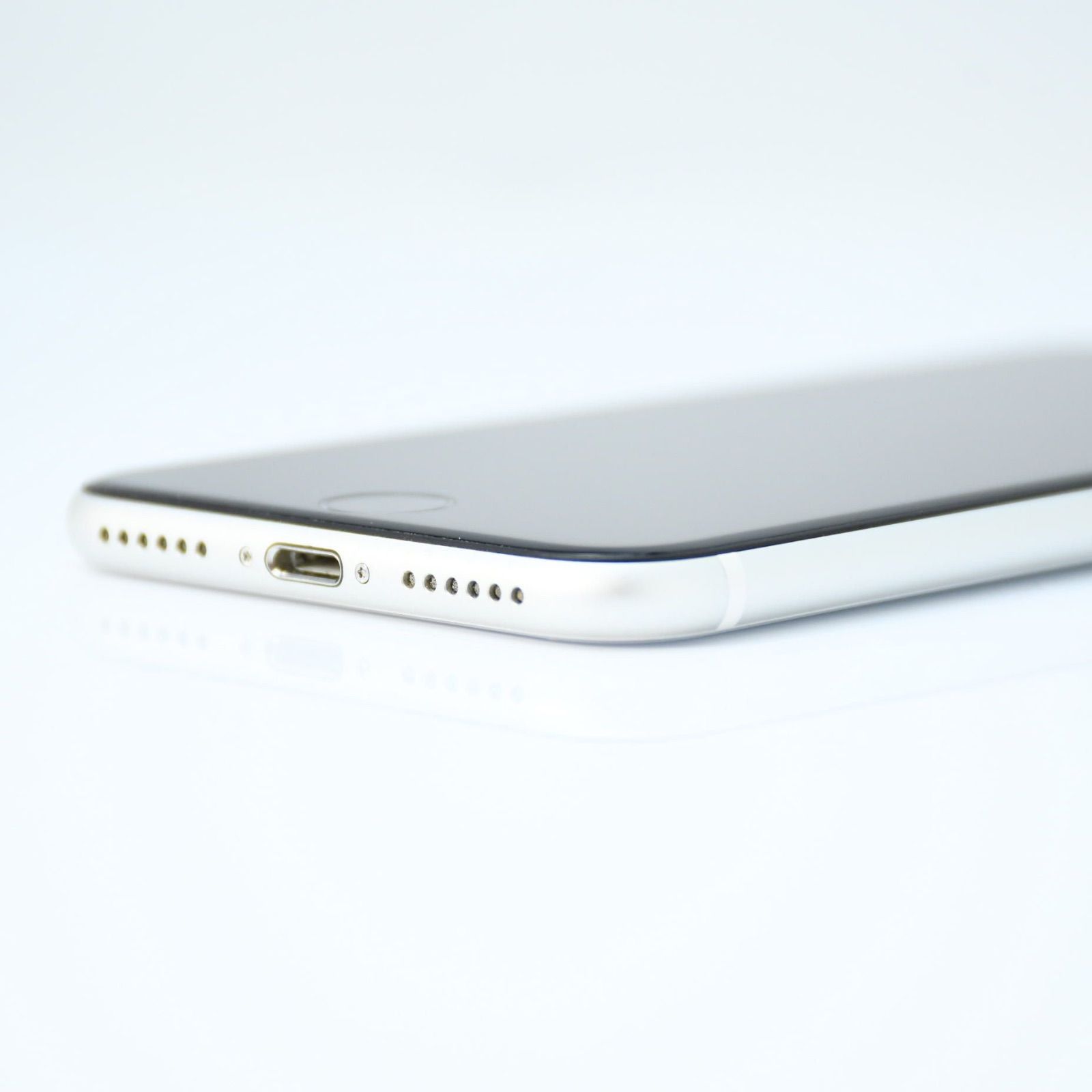 バッテリー最大容量 100％＊美品】SIMフリー iPhone SE第2世代 64GB