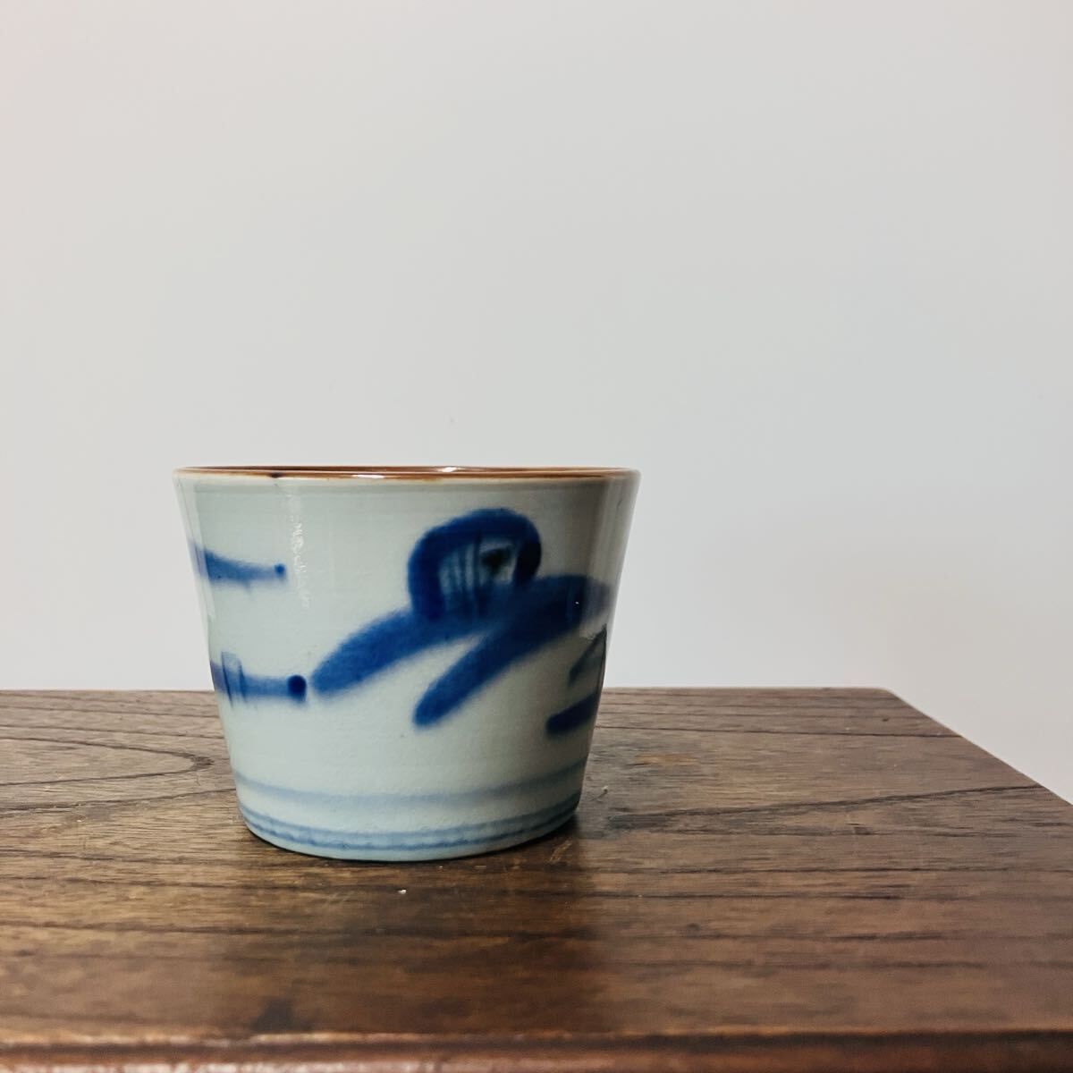 伊万里染付 蕎麦猪口 風景文様（山野図） ニュウあり 古陶磁 そば猪口