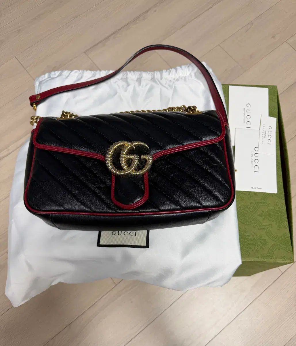 グッチ マーモント マトラッセ チェーン ショルダーバッグ スモール ブラック チェリー