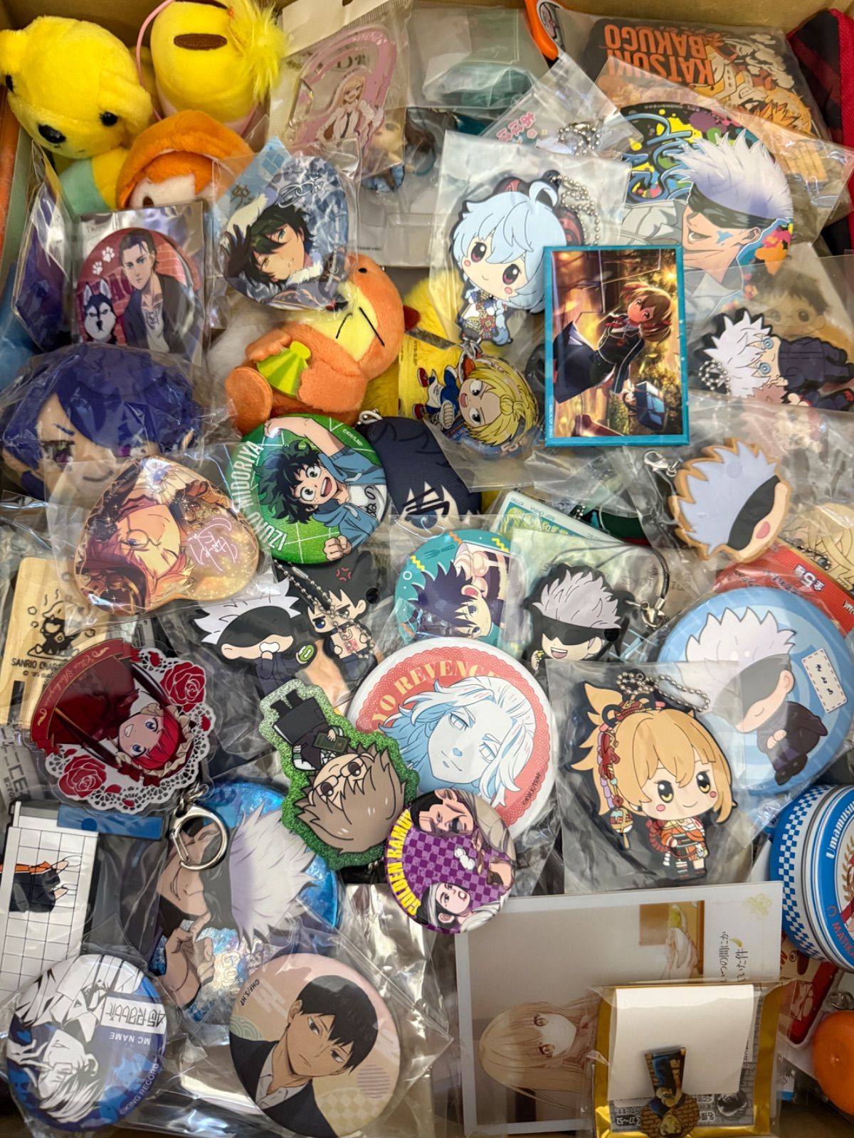 大特価！ アニメグッズ等 缶バッジ キーホルダー クリアファイル