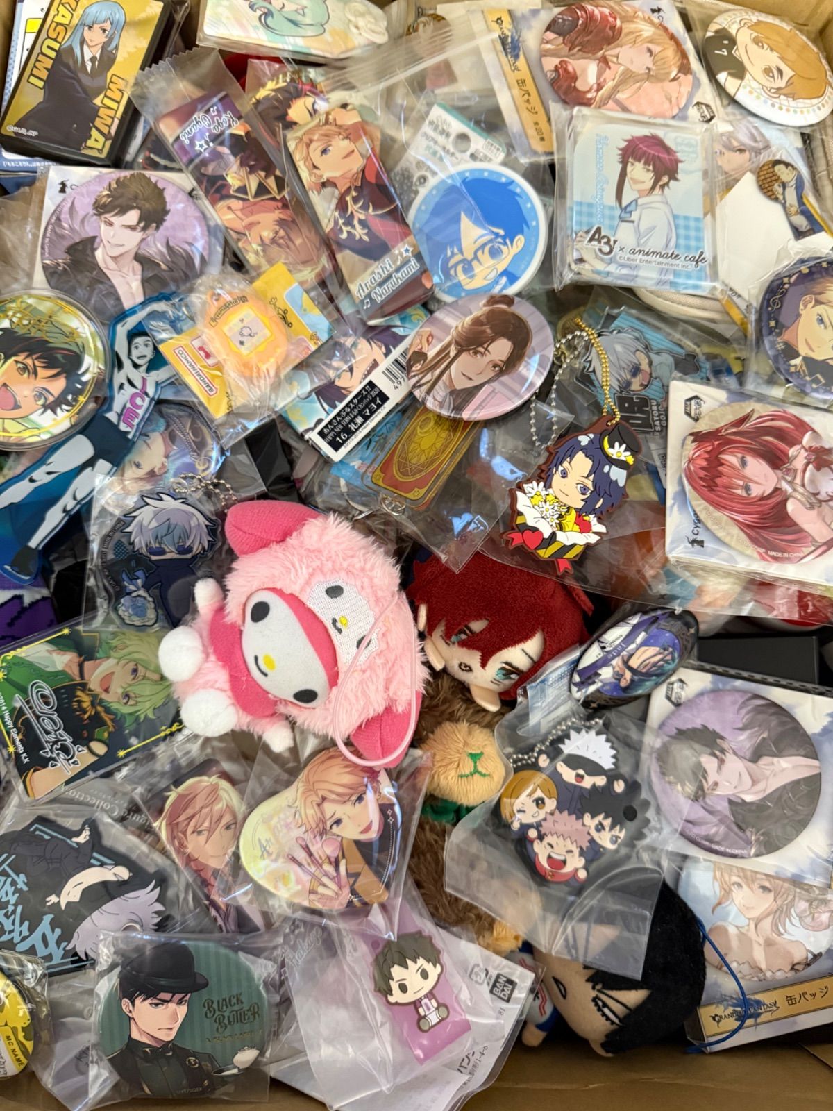 大特価！ アニメグッズ等 缶バッジ キーホルダー クリアファイル