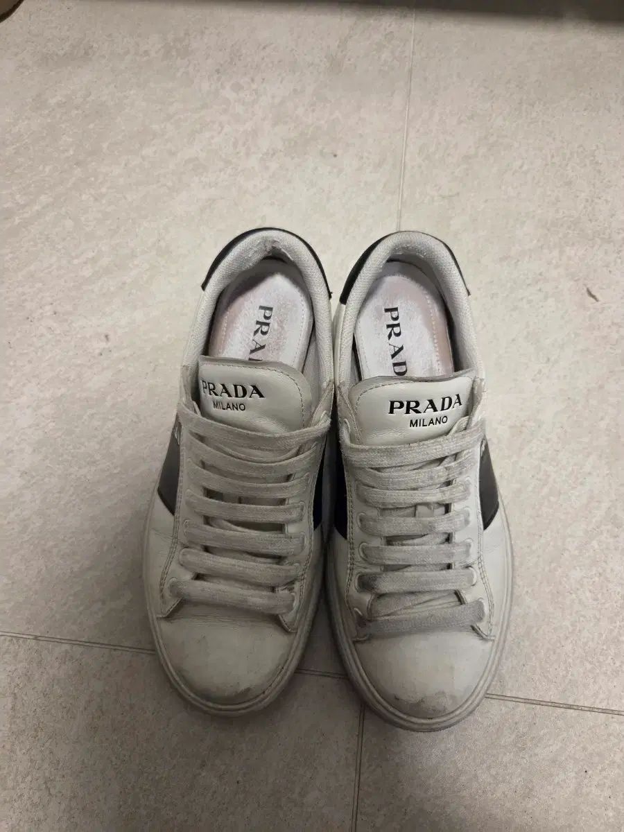 PRADA プラダ 白 スニーカー 7.5 サイズ