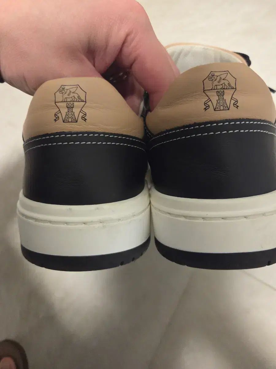  ブルネロ クチネリ ブラック アンド 白 スニーカー 商品 42 スニーカー 靴