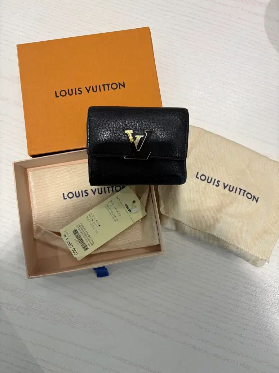 Louis Vuitton カプシーヌ XS トゥルトゥレット ウォレット ブラック