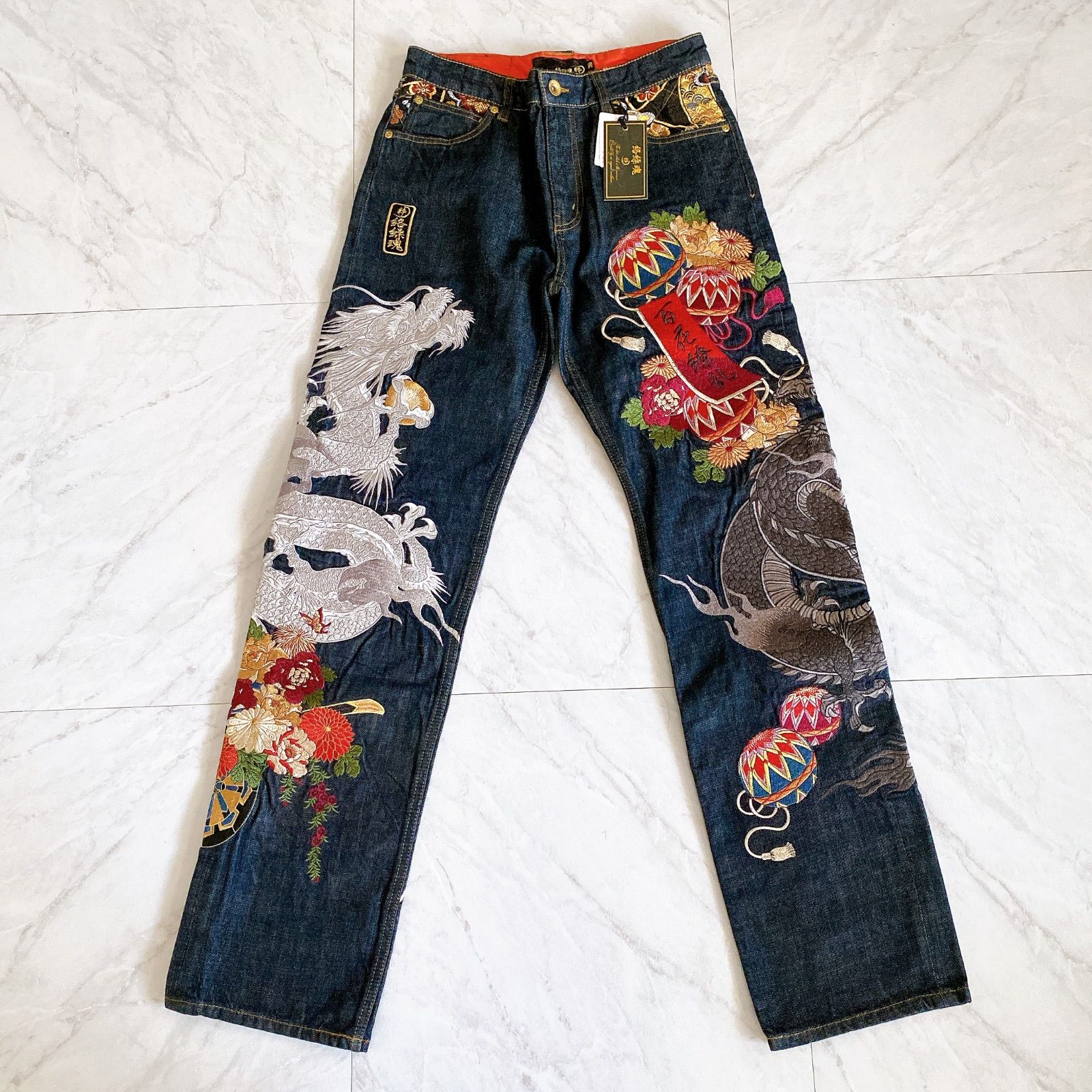 【 刺繍デニム 】絡繰魂 昇龍 和柄 デニムパンツ サイズ28 絡繰魂 粋×百花繚乱 デニム 和柄 刺繍 龍 昇龍 30 - メルカリ